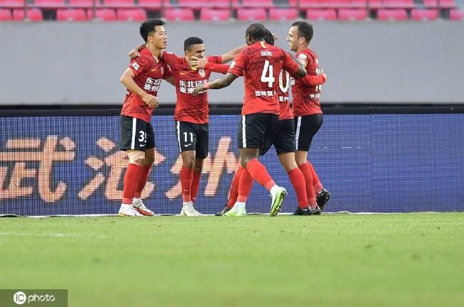 全场比赛结束，阿森纳2-1狼队。